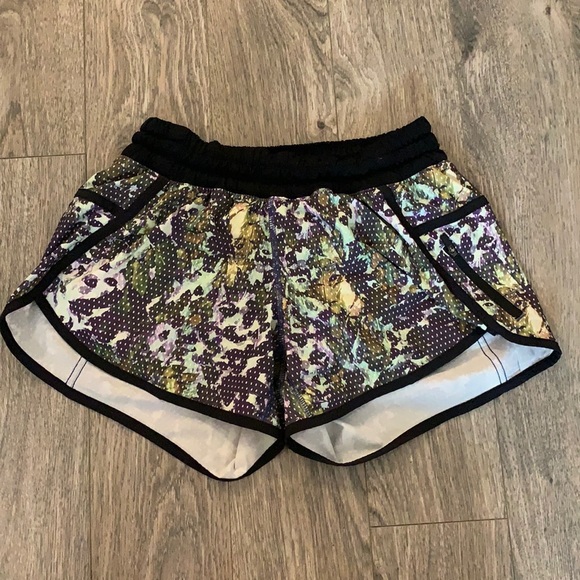 Lululemon shorts lll EUC - Picture 2 of 7